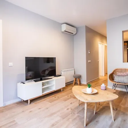 Daire B3mal1081- New 2br Flat With Private Terrace Barselona
